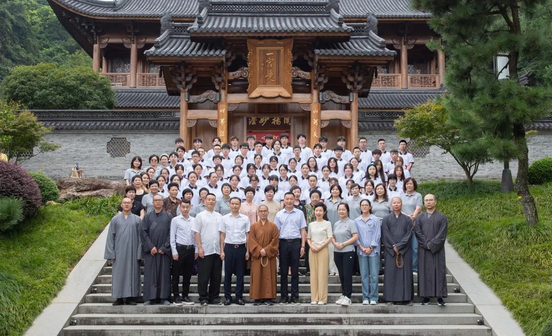 永嘉大师文化中心第八届2023年度“菩提心灯 圆梦助学”典礼圆满举办