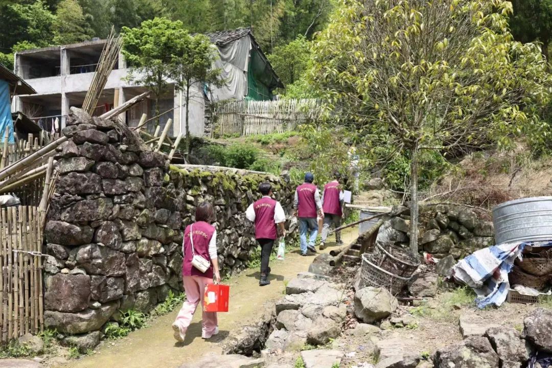 “遇见温暖” | 志愿者团队开展第二期走访慰问永嘉云岭乡困难老人活动