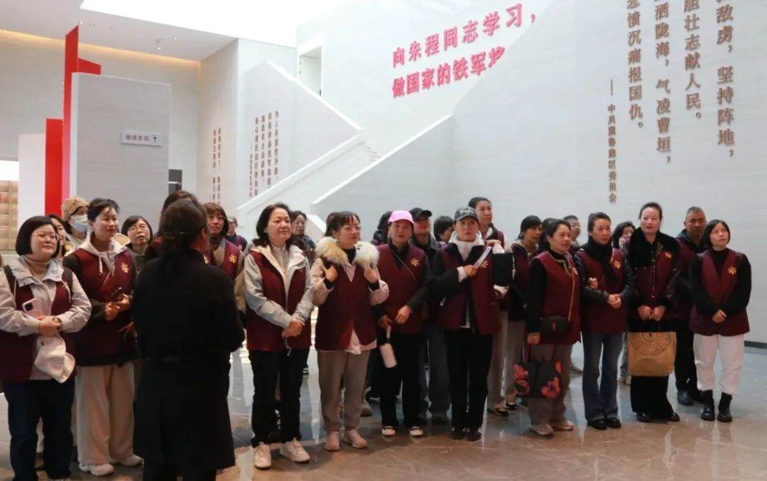 中心开展“学雷锋纪念日暨中国青年志愿者服务日”活动