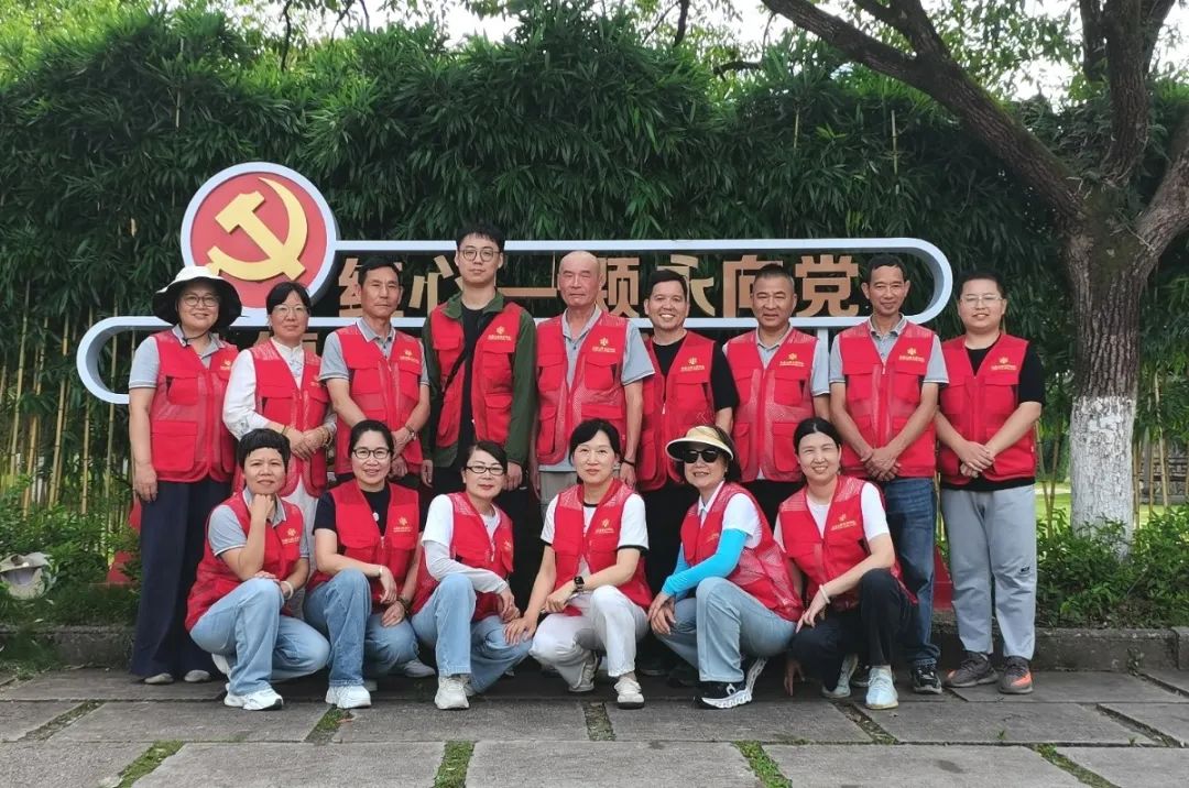 为感恩·怀耆德 | 中心志愿者团队开展2025年度第二期走访慰问永嘉困难老人公益活动