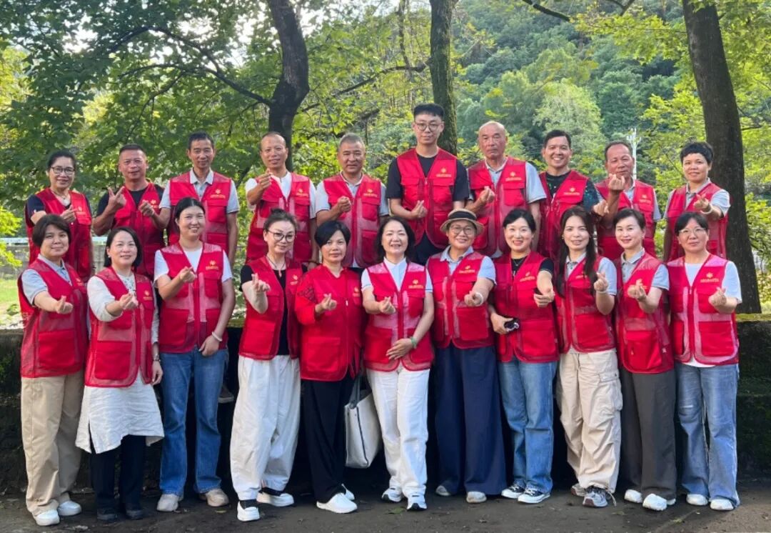 中心志愿者团队开展2025年度第三期走访慰问永嘉困难老人公益活动